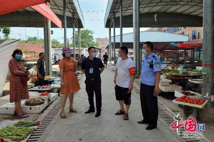 抗疫情 战高温丨重庆铜梁盛夏警服蓝 “暑”你最耀眼