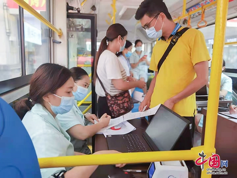 自贡市荣县首个新冠疫苗流动接种车顺利启用