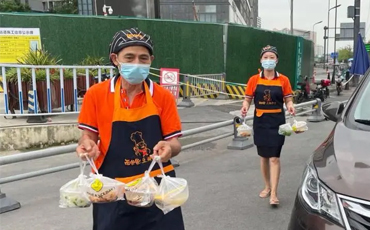 Wonton vendor in Chengdu delivers free dishes to volunteers amid community’s lockdown