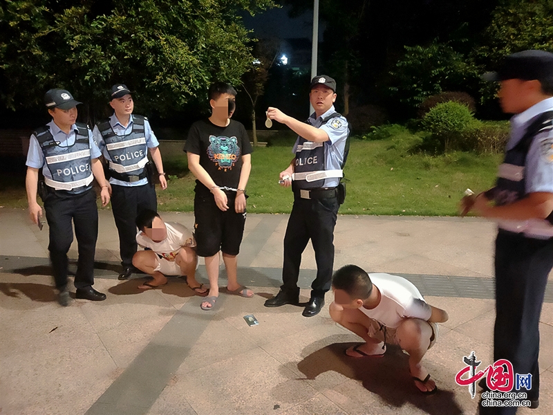 自贡：高新公安重拳打压非法经营、使用“笑气”见实效