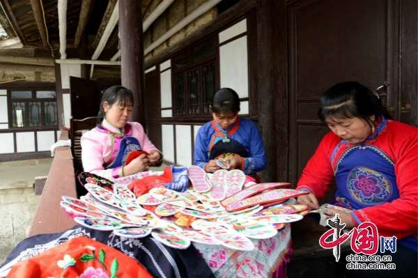 廣元朝天：“巧手”生花  麻柳刺繡連獲殊榮