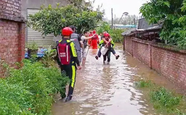 暴雨来袭 南充纪检干部闻“汛”而动