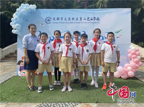 成都市天府新區麓山光亞學校舉行小學一年級新生入學儀式