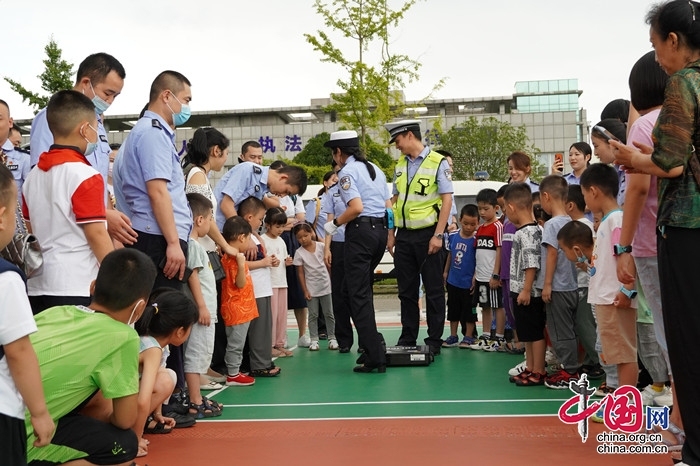 萌娃进警营