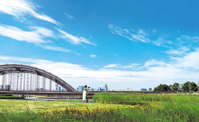 拍大片 蓝天、绿地、城市天际线都有就等你来……