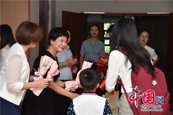 老師您辛苦了！ 成都新川外國語學校舉行第37個教師節慶祝活動
