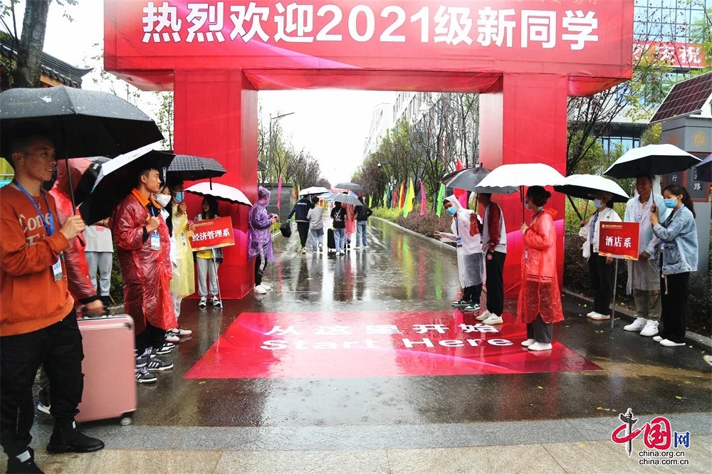 南充文化旅游职业学院：金桂飘香秋意浓 莘莘学子聚阆中