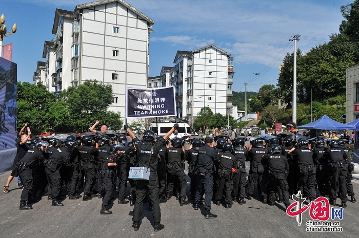 南川區開展2021年軍警防暴處突聯合演練