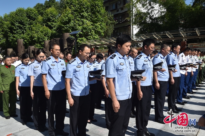 重庆市万州区公安局举行烈士纪念日祭奠隆昌安烈士活动