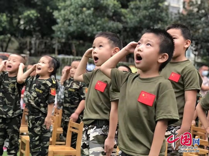 重慶市沙坪壩土主團結灣幼兒園開展“神氣小小兵”體驗活動