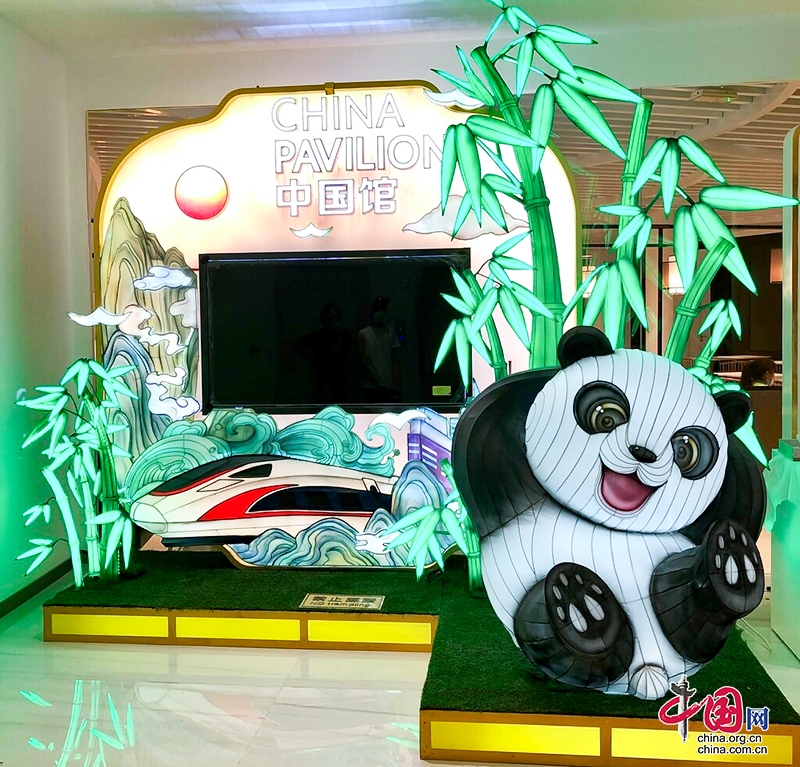 10月1日迪拜世博会 自贡彩灯在中国馆内与世界牵手
