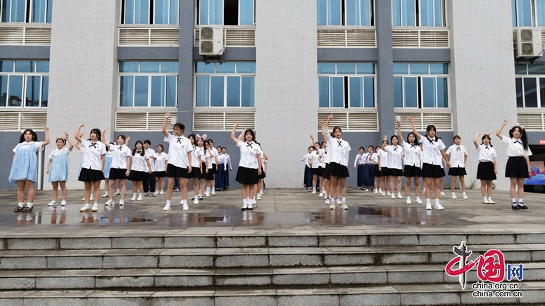 南充师范学校2021-2022学年度(上)期第五周朝会仪式成功举行