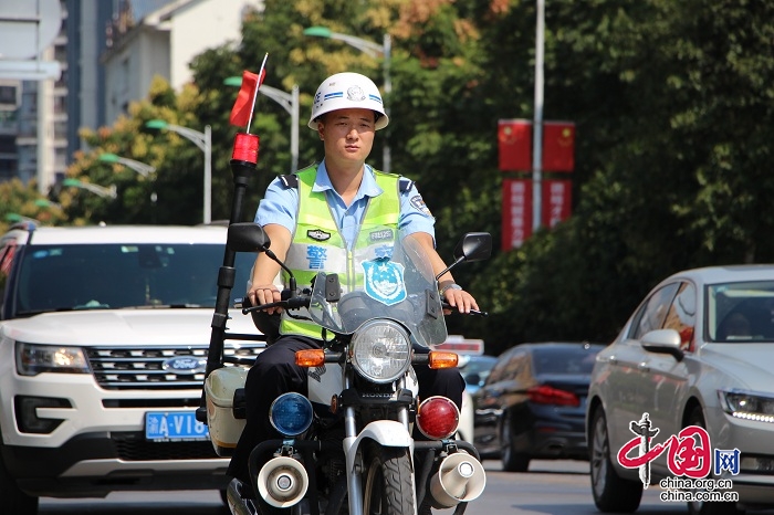 节日我在岗|忠诚护平安 “警”色最动人