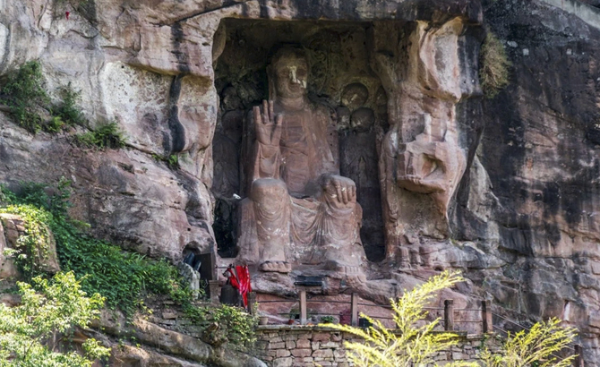 探访邛崃石笋山摩崖造像  约1000座造像 藏身于高40米的山岩