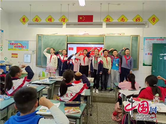 綿陽市陽亭小學舉行慶祝中國少年先鋒隊建隊72週年主題隊日活動