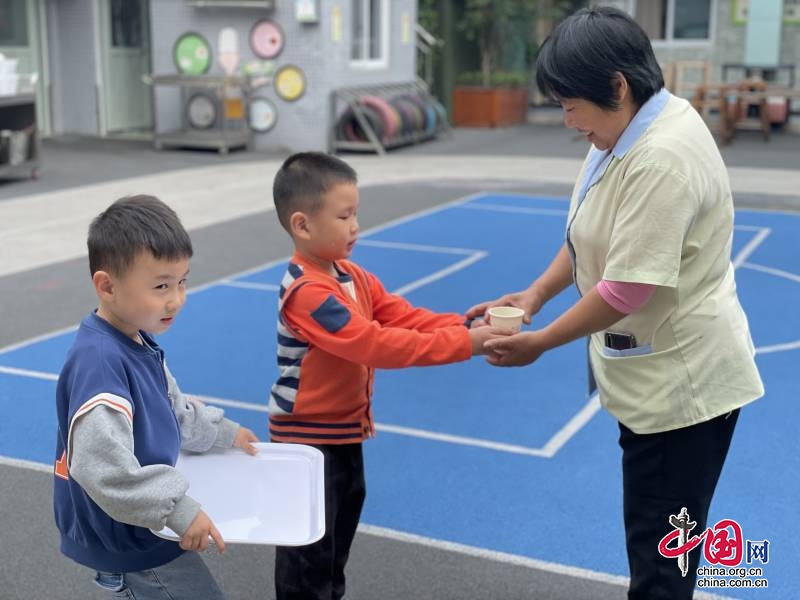 樂山市實驗幼兒園久順分園：九九重陽 喜樂安康