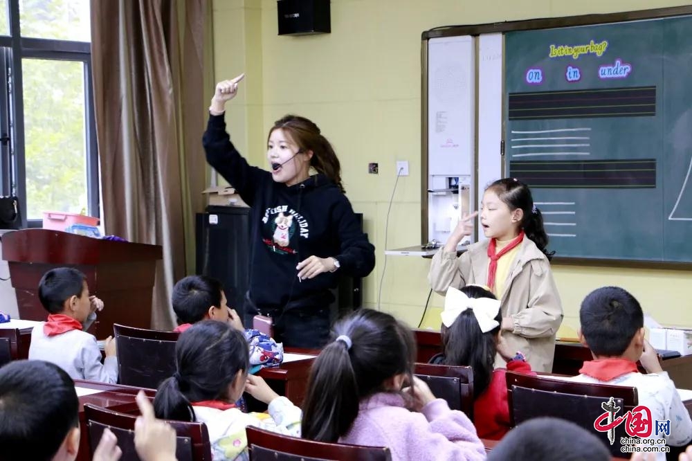 南充市府荆小学赴汶川县七一绵虒小学开展送教活动