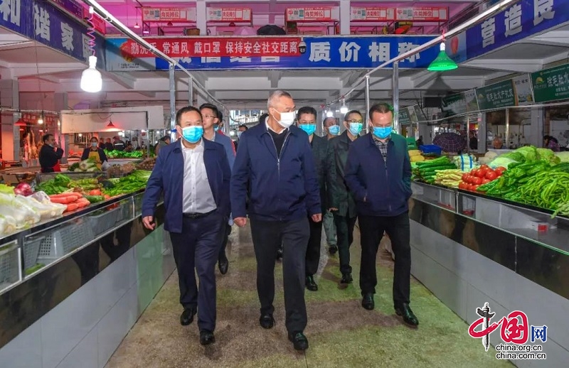 广安区委书记文阁检查全国文明城市复查迎检和农贸市场升级改造工作