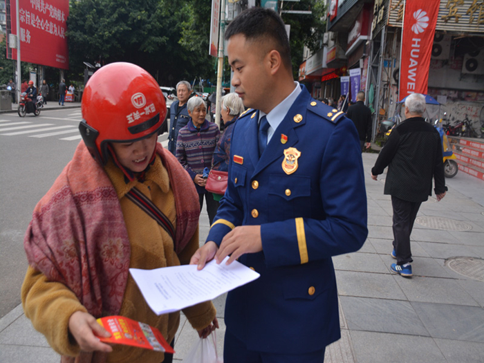 蓬溪消防积极开展消防救援队伍干部招录宣传活动