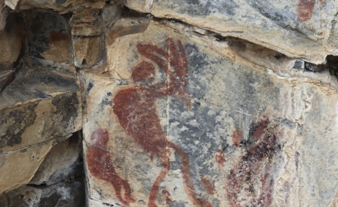 早于两汉时期！四川甘孜格聂旅游区首次发现古代彩绘岩画
