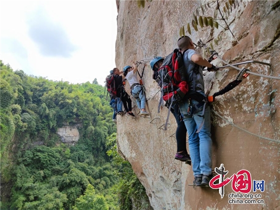 天府川西竹海飛拉達(dá)攀登道升級(jí)歸來 首批體驗(yàn)游客齊點(diǎn)贊