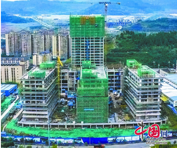 位于嘉陵工业集中区的浙川东西协作示范产业园主体结构完工