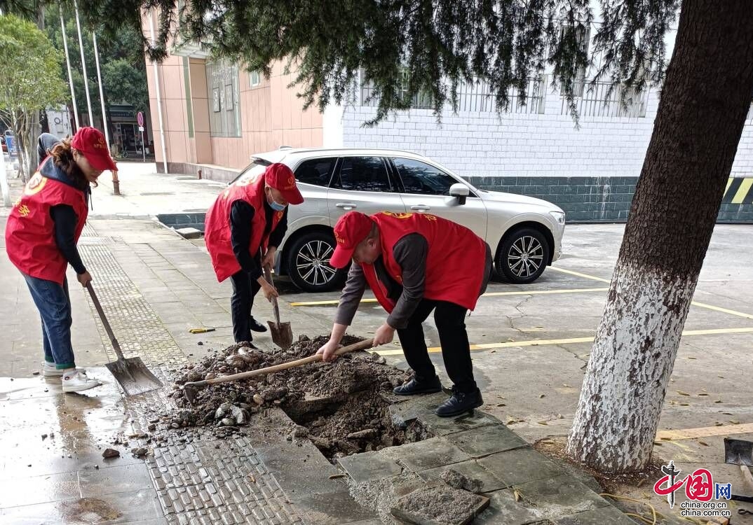 廣元市朝天區黨員志願者積極投身文明城市創建