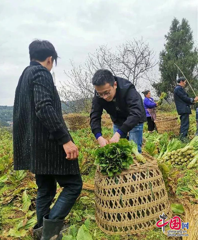 嘉陵區檢察院駐村幹部弘揚脫貧攻堅精神 紮實推進鄉村振興