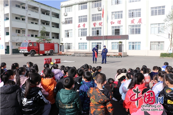 綿陽市二郎廟小學開展消防疏散演練活動