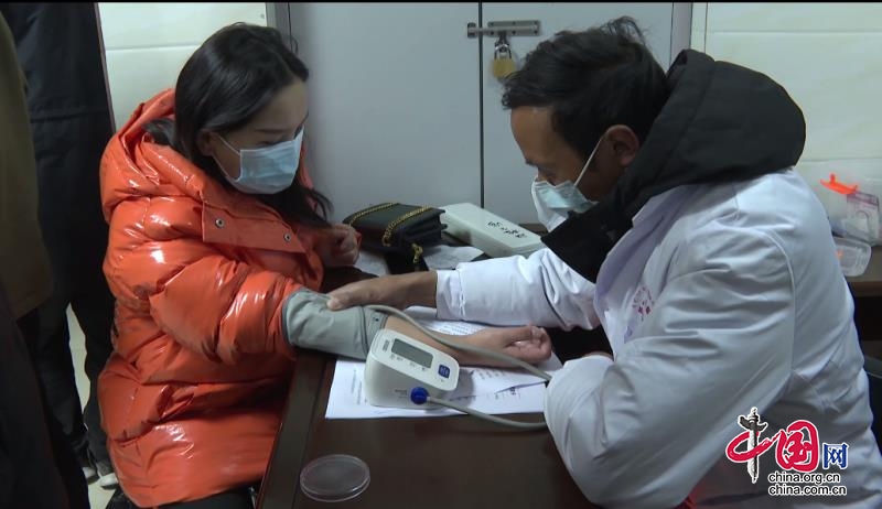 新龙县新冠疫苗"加强针"开打 筑牢免疫屏障 - 甘孜州