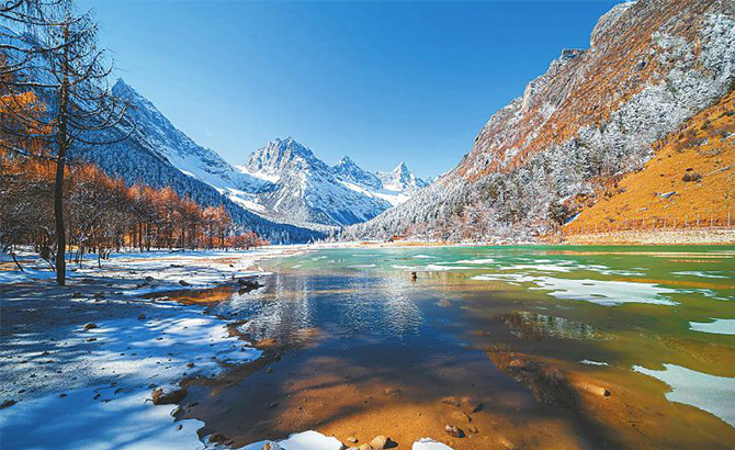 雪后的毕棚沟天气转晴，阳光明媚