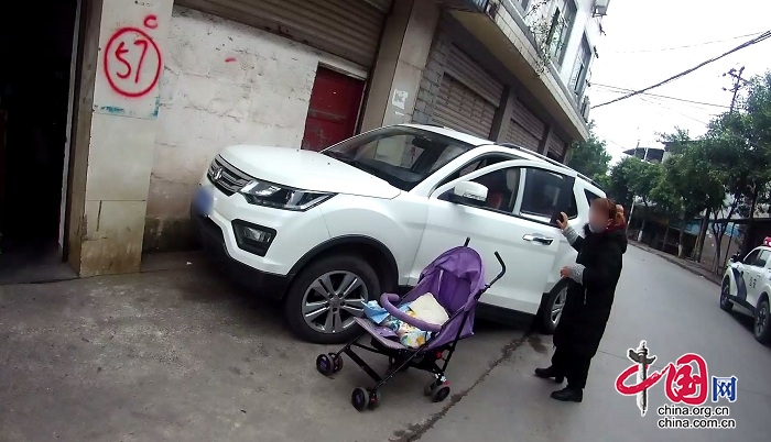 上路遇人有點慌 錯把油門當剎車