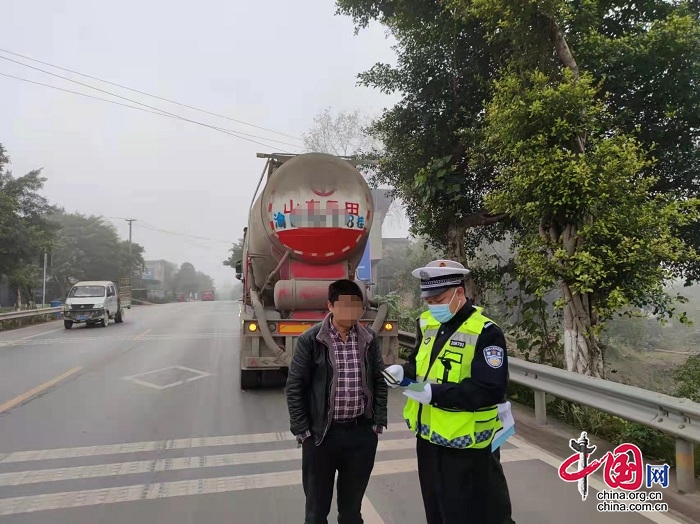 銅梁公安：開展大貨車交通違法整治行動