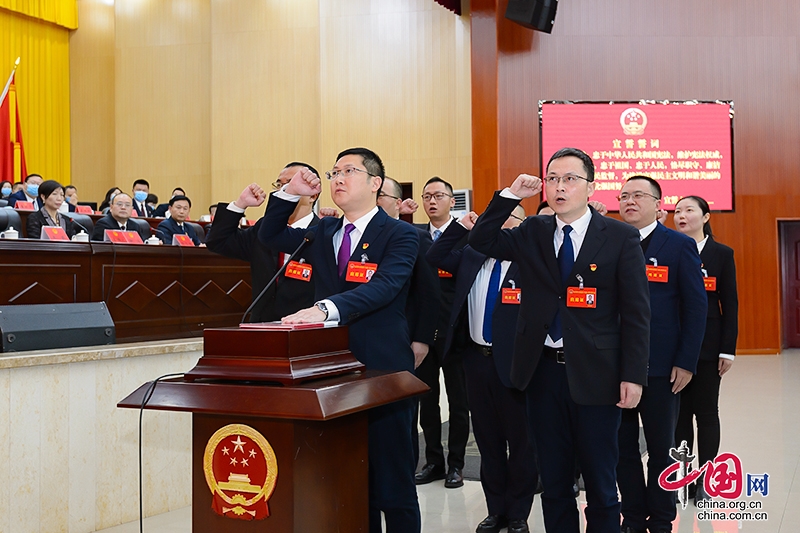 自贡市大安区第十九届人民代表大会第一次会议胜利闭幕