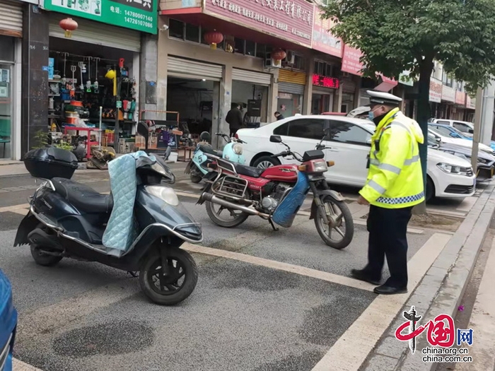 整治商家私自占用公共停车位违规行为