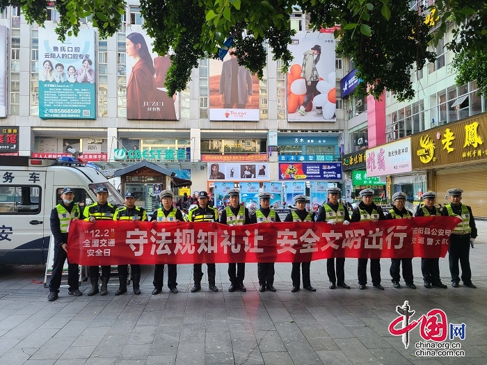 云陽交巡警開展“守法規(guī)知禮讓，安全文明出行”交通安全宣傳活動