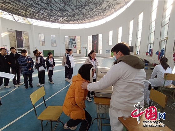 綿陽市彰明中學開展視力健康篩查