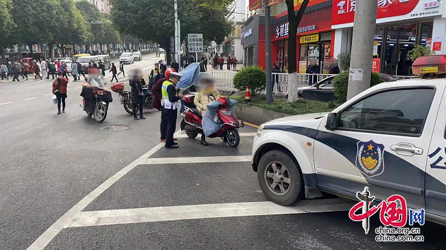 萬州百安壩一女子騎摩托車買菜，幾分鐘路程竟一下被記24分！