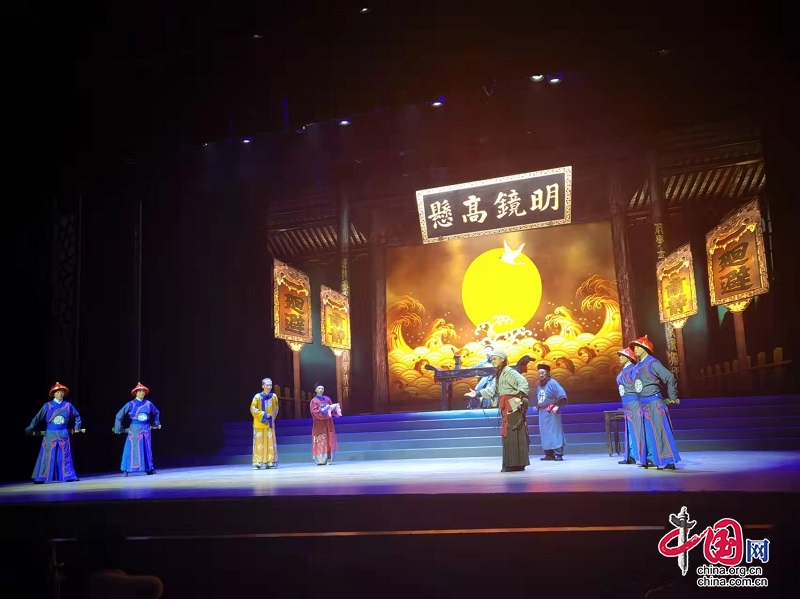 大型廉洁主题川剧《假县令》在广安市演出