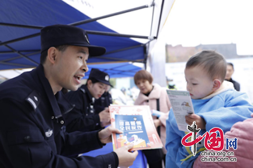 110、119強強聯(lián)手開展“警民共建平安社區(qū)  人人共享和諧家園”進社區(qū)公益宣講活動