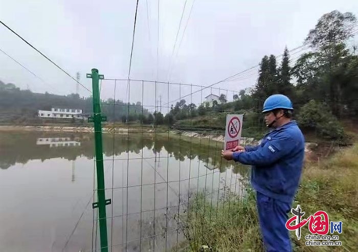 國網宜賓翠屏供電公司多舉措開展跨魚塘線路防垂釣隱患治理 