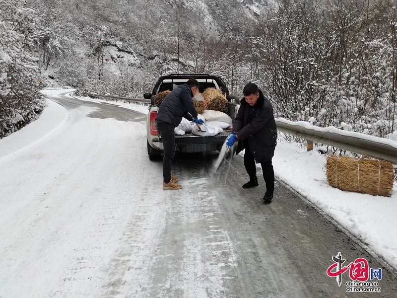 松潘縣小河鎮(zhèn)：抗冰雪、保暢通