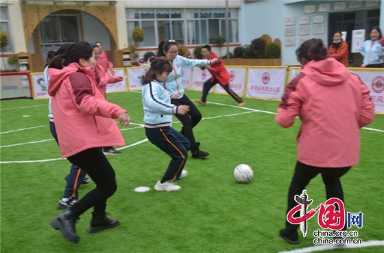 綿陽市東風幼兒園開展“快樂足球 悅動你我”教職工迎新年足球比賽