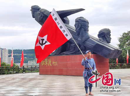 广元网络达人“红军哥”坚持重走长征路，传播红色文化
