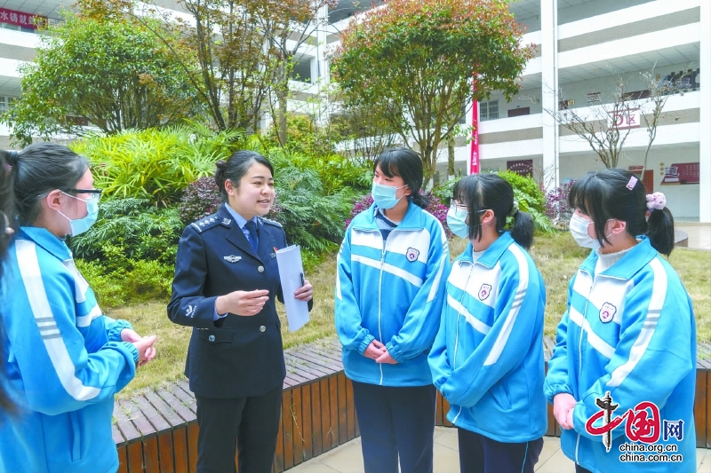 在12年風霜雪雨中守護百姓安寧——記嘉陵區公安分局火花派出所副教導員楊方圓