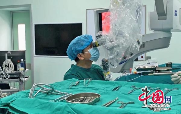 南充市中心醫院神經外科完成一例巨大聽神經瘤切除手術