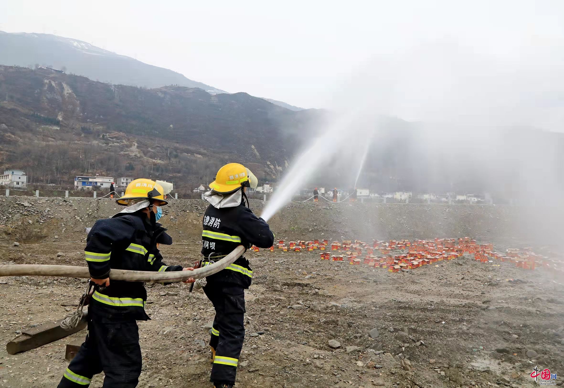 茂縣集中銷毀一批非法煙花爆竹