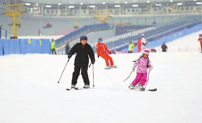 共赴冬奥之约 成都古稀老人的“冰雪奇缘”