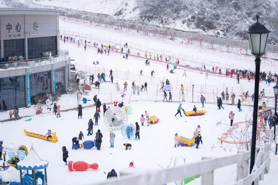 假期前5天四川A級景區(qū)攬金超億元！西嶺雪山、曾家山滑雪場單日接待游客量創(chuàng)新高