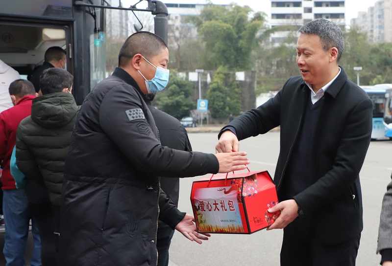 廣安市“點對點、一站式”專車護送農民工返崗